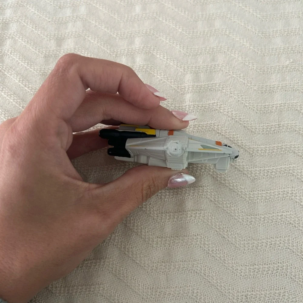 Star Wars Ghost Diecast Starship 2014 Hot Wheels 3” x 2.5”